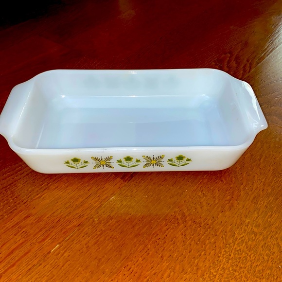 Vintage Anchor Hocking casserole dish - Picture 2 of 4